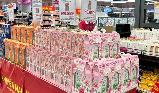 Thị trường quà tặng 8/3 ngập khuyến mãi từ hàng hóa mỹ phẩm, đến đồ gia dụng, điện tử