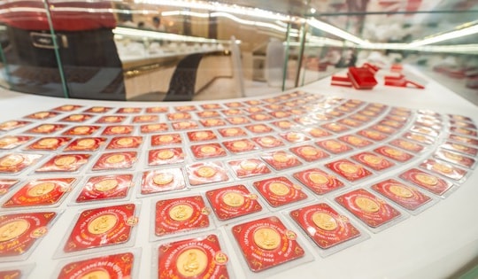 Giá vàng trong nước biến động, đầu tư vàng vẫn là nơi trú ẩn an toàn?