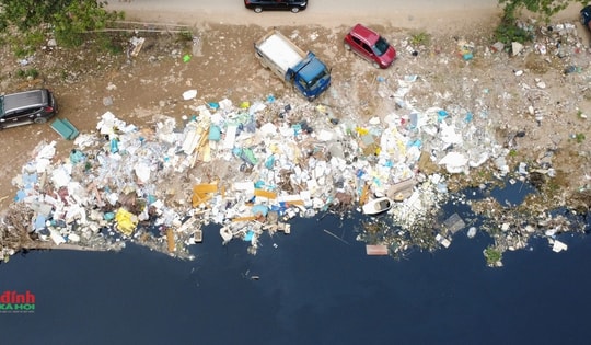 Hà Nội: Dự án kênh dẫn La Khê thi công dang dở, ngập rác thải, ô nhiễm nghiêm trọng