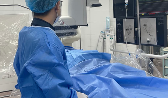 Bé 12 tuổi đang chơi bất ngờ đột quỵ chảy máu não từ dấu hiệu nhiều người Việt bỏ qua