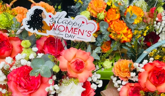 Hoa tươi tăng giá mạnh trước ngày 8/3