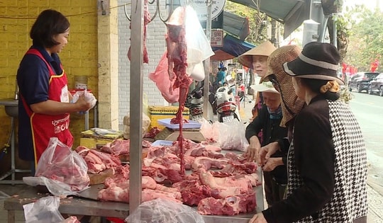 Xoay xở trong 'bão giá' thịt heo