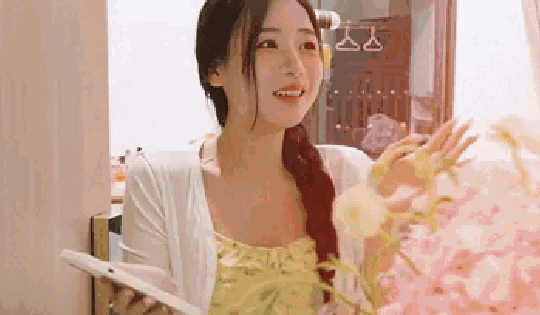 Khoảnh khắc bất ngờ Trọng Lân, Hiệp Gà và dàn sao nam dành tặng 'nửa kia' ngày 8/3