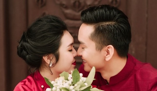 Chuyện tình đẹp của MC Hạnh Phúc VTV và vợ giáo viên