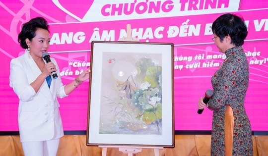Mang âm nhạc đến bệnh viện: Lần đầu tiên đấu giá tranh, thêm cơ hội sẻ chia cho người bệnh