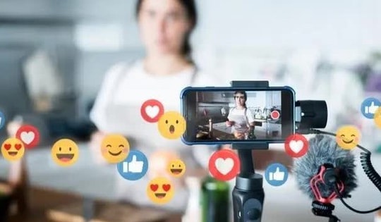 'Con dao hai lưỡi' đằng sau các phiên livestream bán hàng 'triệu mắt xem'