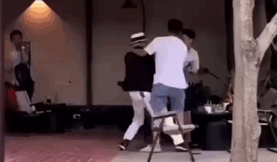 Công an triệu tập người mặc đồ giống 'vua cà phê' ẩu đả tại Thủ Đức