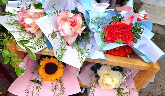 Sau 8/3, nhiều người thanh lý hoa tươi với giá siêu rẻ