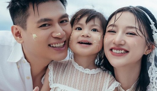 Bé Pam chiếm 'spotlight' trong đám cưới bố mẹ như thế nào?