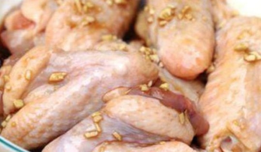 Trổ tài với cách làm cánh gà cháy tỏi ngon, thơm nức mũi