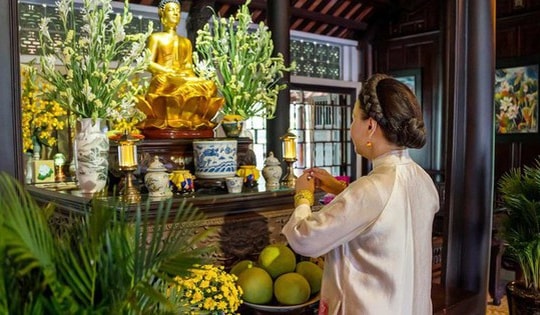 Vị trí đặt bàn thờ trong phòng khách theo phong thủy để đón tài lộc và may mắn