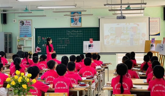 Từ tháng 9/2025, dù được miễn học phí nhưng học sinh vẫn phải đóng những khoản tiền này theo quy định