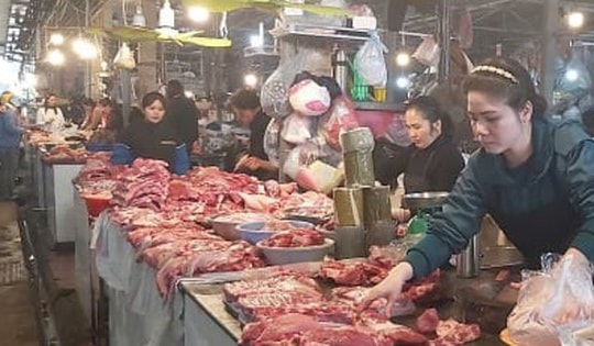 Giá thịt heo tăng cao, tiểu thương than ế