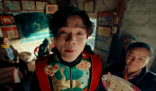 Món ăn mà Tuấn Cry ăn ngon lành trong MV Bắc Bling khiến nhiều người tò mò tranh cãi, thực sự là gì?