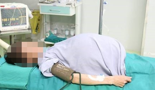 Người phụ nữ 43 tuổi có khối u khủng nặng 15kg thừa nhận một sai lầm khi điều trị bệnh