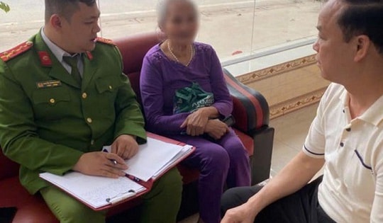 Chủ hiệu vàng phát hiện cuộc gọi lừa 240 triệu đồng của cụ bà 70 tuổi