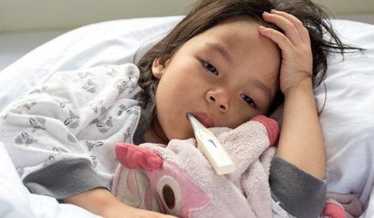 4 nhóm thực phẩm tốt nhất cho trẻ bị sốt phát ban