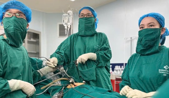 Cô gái trẻ 20 tuổi có 2 khối u lớn ở cả 2 bên buồng trứng