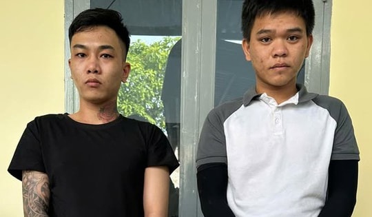 Bắt 2 thanh niên khóa cửa, đổ xăng dọa đốt nhà 'con nợ'