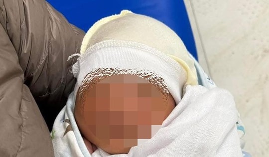 Bé gái sơ sinh bị bỏ rơi kèm lá thư không bao giờ tìm lại con của người mẹ