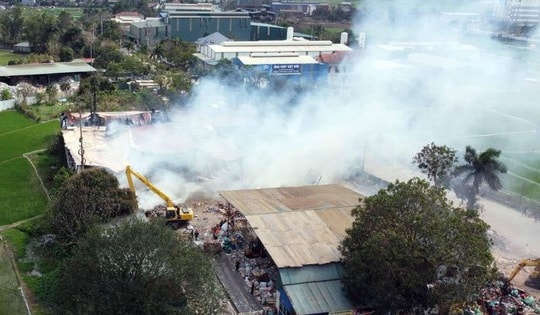 Cháy lớn thiêu rụi kho xưởng 2 công ty bao bì ở Vĩnh Phúc