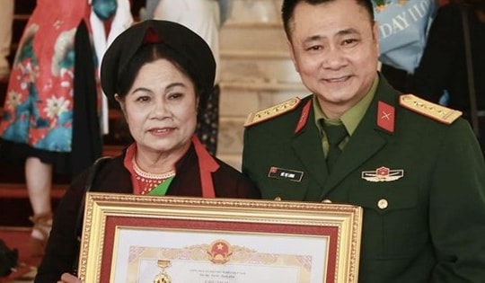 Nữ NSƯT quan họ quê Bắc Ninh có đời thực bình yên bên gia đình, lạc quan chống lại bạo bệnh