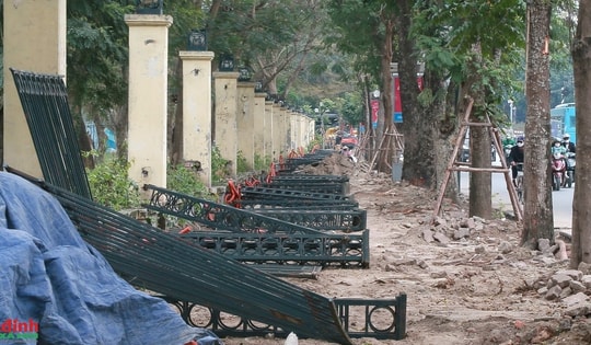 Hà Nội: Khẩn trương cải tạo vỉa hè, hạ giải rào sắt quanh công viên Thống Nhất