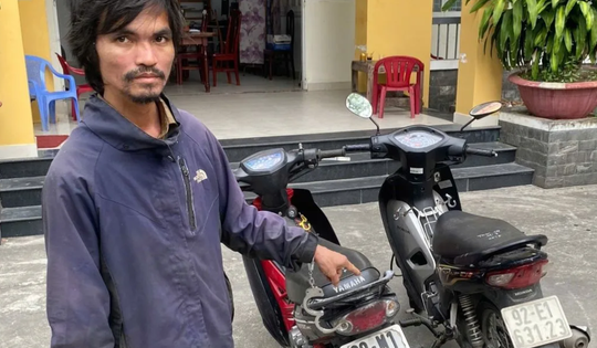 Trộm xe máy đem 'cắm' vào… quán nhậu