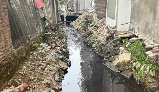 Hà Nội: Sống chung với ô nhiễm - nỗi ám ảnh kéo dài của người dân mương Thụy Khuê