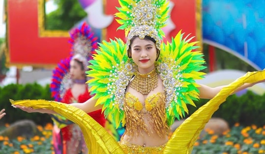 'Bùng nổ' Carnaval Hạ Long 2025 với màn đại tiệc rực rỡ bên bờ di sản