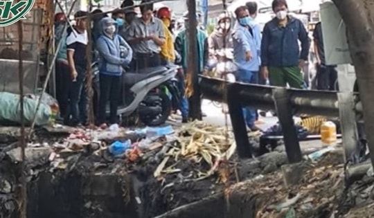 Phát hiện thi thể nữ giới dưới kênh nước đen ngòm ở TP HCM