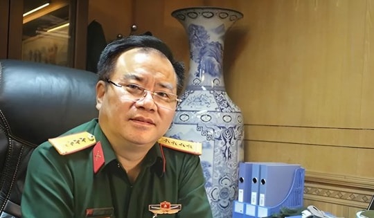 Phản ứng bất ngờ của NSND Quốc Trượng khi bị bạn diễn làm sứt răng trên sân khấu