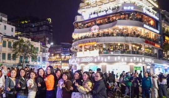 CSGT sẽ xử lý tình trạng tụ tập, đỗ xe trái phép check-in chia tay 'Hàm cá mập'