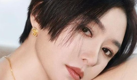 "Hoàng hậu đẹp nhất màn ảnh" khoe sắc vóc "hack tuổi" đỉnh cao