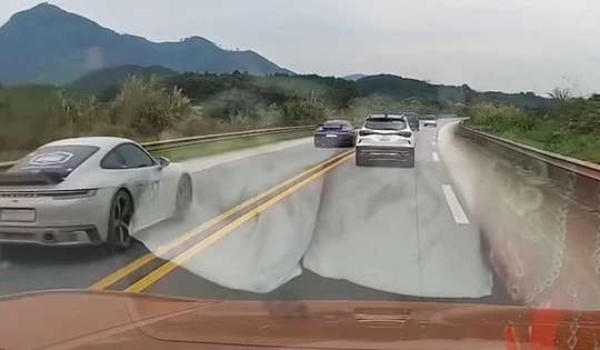 Đã xác định danh tính nhóm tài xế xe Porsche lấn làn, vượt ẩu trên cao tốc