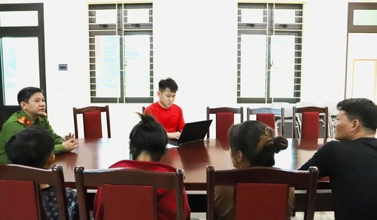 Xem TikTok, hai học sinh vùng cao suýt sập bẫy ‘việc nhẹ lương cao’