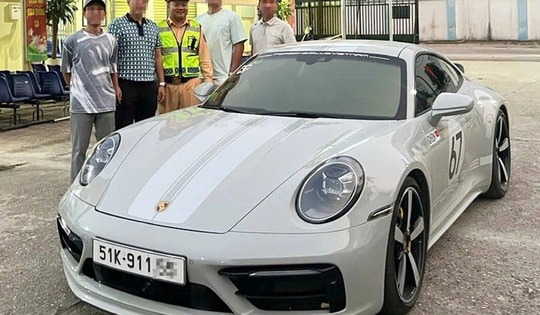 CSGT xử phạt nhóm tài xế lái xe Porsche lấn làn trên cao tốc Nội Bài - Lào Cai