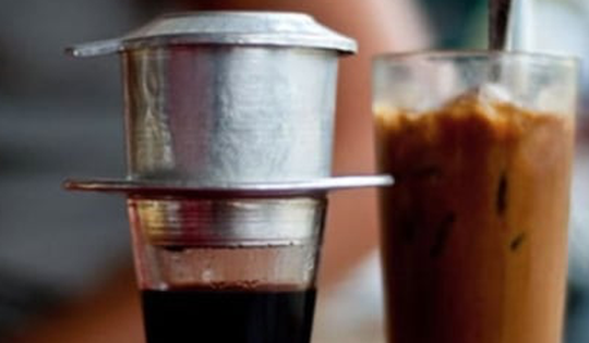 Nhiều người Việt chỉ còn dành 21.000 đồng uống cà phê