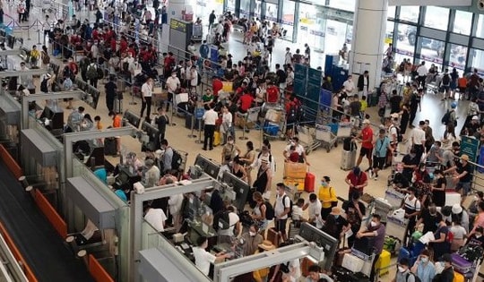 Vé máy bay dịp 30/4, 01/5 tăng chóng mặt, nhiều chặng bay đã hết chỗ