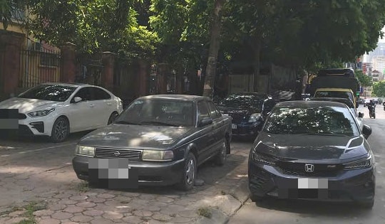 Đỗ xe trước cổng cơ quan có phạt tiền?