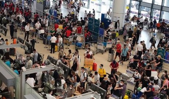Vé máy bay dịp 30/4 - 1/5 tăng chóng mặt, nhiều chặng bay đã hết chỗ