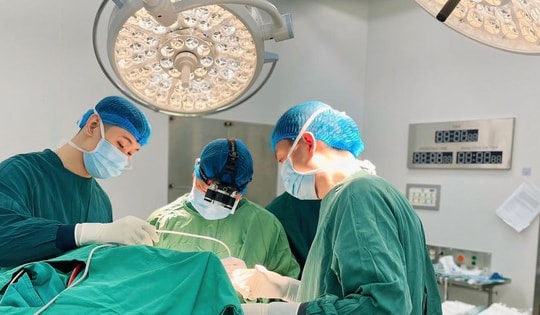 Người phụ nữ nặng hơn 100kg hôn mê sâu sau khi uống rượu