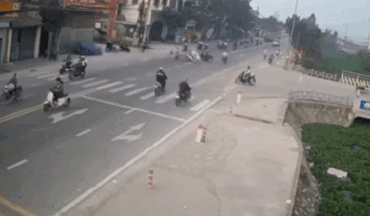 Chưa đầy 30 giây, 2 vụ tai nạn giao thông liên quan đến học sinh xảy ra tại cùng một địa điểm ở Thái Bình