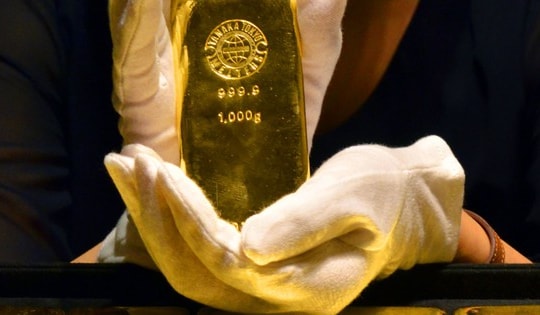 Giá tăng vọt, người dân ồ ạt bán vàng cũ