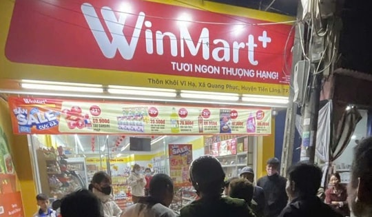 Xịt hơi cay vào mặt nhân viên bán hàng, gã thanh niên cướp khay tiền bỏ chạy