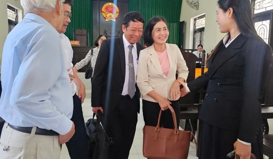 Người phụ nữ trúng vé số giải đặc biệt bị rách thắng kiện