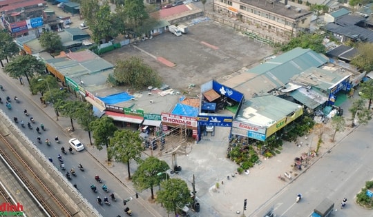 Hà Nội: Loạt nhà xưởng, cơ sở kinh doanh chễm chệ trên khu 'đất vàng' Hồ Tùng Mậu