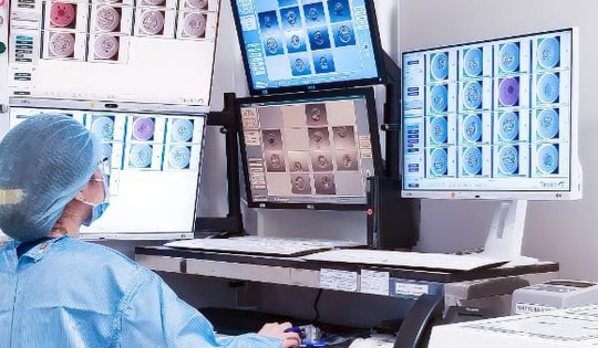 Kỳ tích người phụ nữ 42 tuổi có con sau 18 lần thụ tinh ống nghiệm thất bại