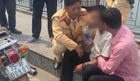 TP Huế: Ngăn chặn nam thanh niên có ý định nhảy cầu tự tử