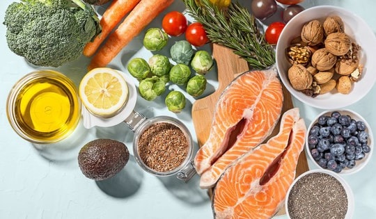 Người mắc hội chứng ống cổ chân nên ăn gì và tránh ăn gì?